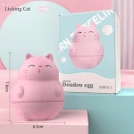 Product dimensions and packaging shot showing the 7.9cm x 6.3cm Licking Cat next to its professional "Shock Doudou Egg" retail box.